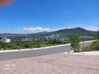 Amplia propiedad, con una de las mejores vistas del Fraccionamiento