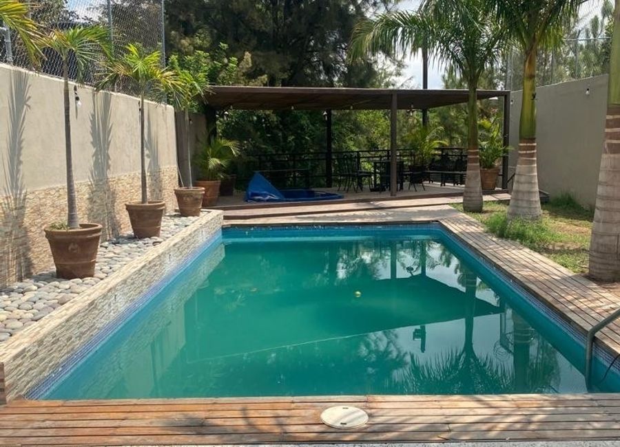 EXCELENTE TERRENO EN COTO CON TERRAZA, ALBERCA Y JACUZZI CON VISTA A LA