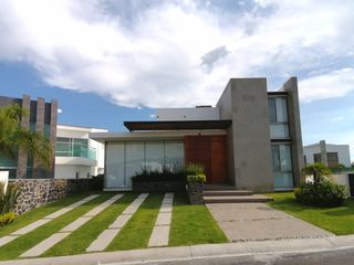 ESPECTACULAR RESIDENCIA EN EXCLUSIVO FRACC. PARAÍSO COUNTRY CLUB