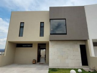 Casa en venta en LA RESERVA con cuarto de servicio Valle de Juriquilla