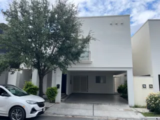 OFREZCO EN RENTA CASA EN BOSQUES DE LAS CUMBRES,