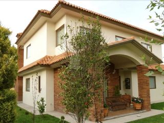 Casa en venta en Residencial Zamarrero, Zinacantepec, Toluca: ¡Tu nuevo hogar te espera!