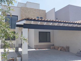 Se Vende Casa en Mayorazgo Residencial, 3 Niveles,  4 Recamaras, 5 Baños..