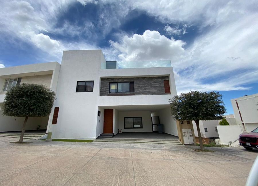 EN LOMAS DEL PEDREGAL CON JARDÍN | Lamudi.com.mx