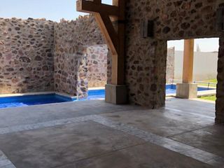 En Venta Casa Entre El Refugio y Zibatá, Estudio o 4ta Recamara en PB, 3 Baños C