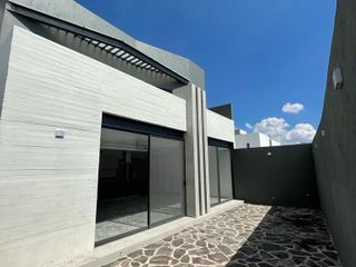 Residencia, Lomas de Juriquilla, 4 Recamaras, Sótano 4.5 Baños, 3 Autos, Lujo.