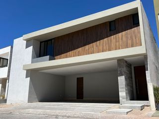 Casa en Venta en Club de Golf La Loma