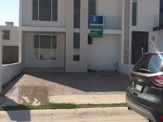 EN VENTA CASA EN BOSQUE SERENO RESERVA COUVET (NUEVA)  AL SUR PONIENTE
