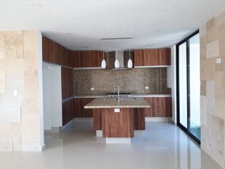 Renta de casa nueva en Lomas de Angelópolis