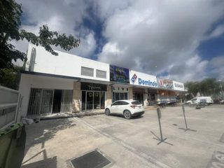 Plaza en venta en Av. Huayacan