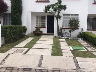 Hermosa Casa en Los Callejones, El Pueblito, 4 Recamaras, 3.5 Baños, Estudio..