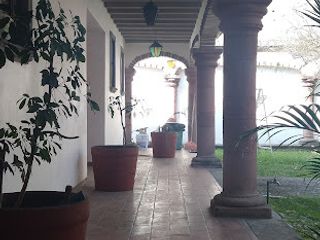 Venta amplia casa sola con recámara en planta baja en Acapatzingo, Cuernavaca