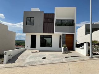 Venta espectacular casa en Loma Alta tres Marías
