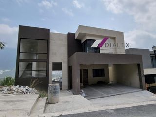 Loma Bonita Residencial -CARRETERA NACIONAL- Casa en Venta Valle Alto Monterrey