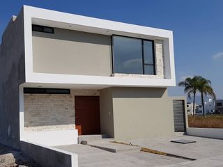 Residencia en Provincia Santa Elena, 3 Recamaras, 3.5 Baños, Cto Serv, Jardín,..