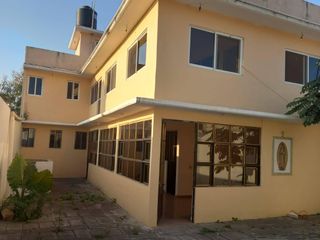 Casa en venta, son 3 niveles en Tepoztlán, Morelos; poblado de Santa Catarina
