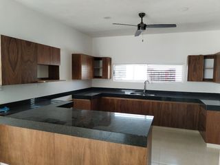 Casa en renta de 3 habitaciones con piscina al norte de Mérida Yucatán