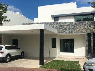 Casa en venta en Merida,Yucatan EN PRIVADA ALTOZANO