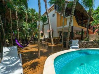 Villa en Venta - Casa de 3 Recámaras y Estudio  - Beach Front - Tulum