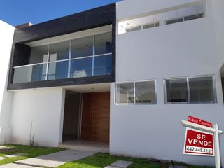 Hermosa Residencia - Lomas de Juriquilla, 3 Recámaras, 3.5 Baños, Sala TV, Lujo