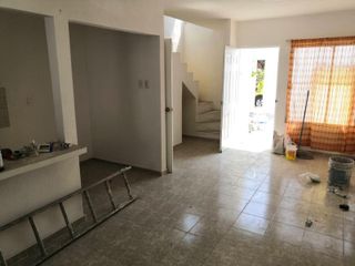 Casa en Rio Medio 3 recien remodelada. Cochera cerrada