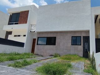 Estrena Casa en Grand Juriquilla, 3 Recamaras, Jardín, 3.5 Baños, Lujo!