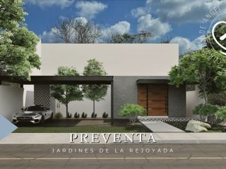 Residencia de 3 recámaras al norte de Mérida en Jardines de Rejoyada