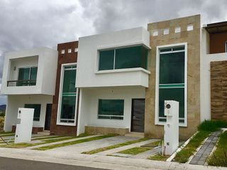 Preciosa Casa en Grand Juriquilla, JARDÍN, 3 Recámaras, Estudio, Sala TV, LUJO