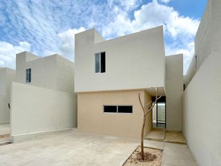 Casa de dos pisos dentro de residencial|Acepta Infonavi