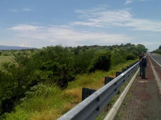 Venta terreno plano sobre autopista  en  Tehuixtla Morelos
