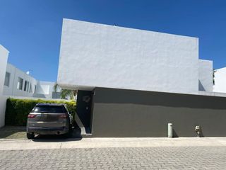 Se Vende Casa en Santa Fe Juriquilla, Preciosa, Terreno 200 m2, Cto Servicio..