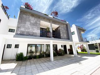 Casa en venta en Residencial Barro Negro en San Rafael Comac de 3 niveles