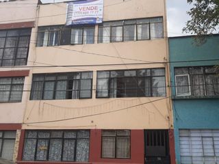 Edificio en venta, alcaldía Gustavo A. Madero, de 3 niveles y 6 departamentos.