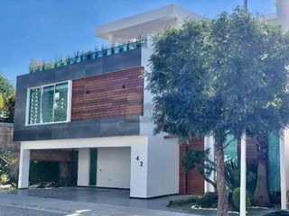 Venta de casa en Lomas de Angelopolis.