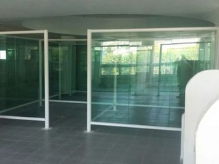 Oficina de 357M2. en Avenida Principal