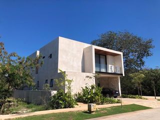 Hermosa casa en venta o renta con páneles solares en el Yucatán Country Club