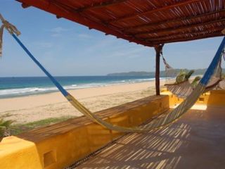 Vendo casa con alberca y playa en Playa Blanca, Zihuatanejo, Gro, México