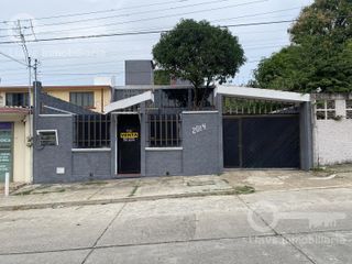 Venta de Casa de 2 niveles y 3 recámaras en Prol. Miguel Hidalgo, Col. Benito Juárez Norte, Coatzacoalcos, Ver.