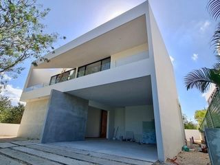 Casa en venta, te encantarán las amenidades de Priv. Oasis, Yucatán Country Club