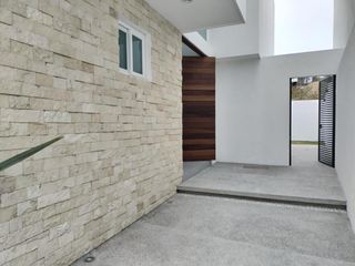Casa  Nueva en  Venta en Lomas de Juriquilla  4 Recamaras / 1 Recamara PB / Roof Garden