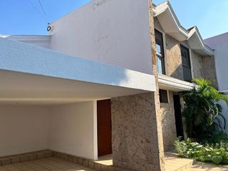 Se renta casa para oficinas en Residencial Victoria, Zapopan, Jalisco.