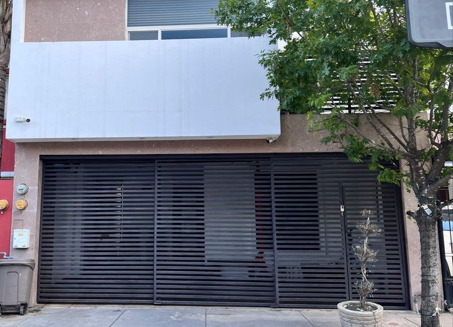 Casa en venta Jardínes de Andalucia, zona Guadalupe.