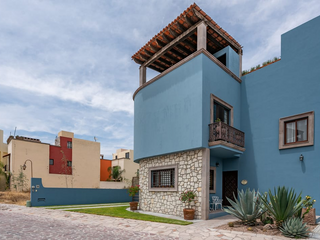 Casa Azul en Venta, Fracc. El Capricho en San Miguel de Allende