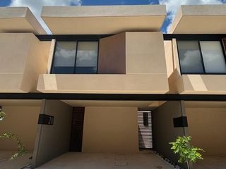 VILLA EN RENTA AMUEBLADA CON ALBERCA  EN TEMOZON NORTE CERCA DE LA ISLA