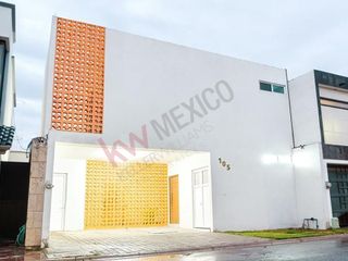 Casa equipada en venta con doble altura en Villas del Renacimiento, Torreón, Coahuila