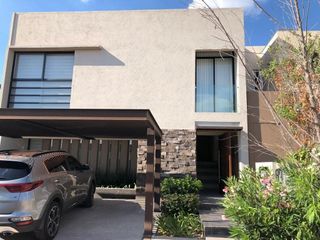 Hermosa Casa en Altozano, 3 Recamaras, Estudio, Sala TV, Terraza, Cochera Techad