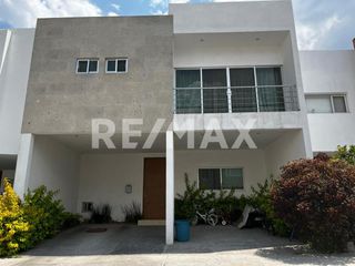 CASA EN VENTA EN CONDOMINIO EN HACIENDA JURIQUILLA SANTA FE, QUERÉTARO - (3)