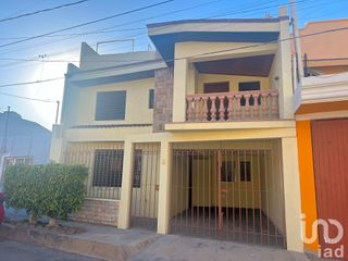 Casa en Venta en Col. Pino Suarez, cerca de Blvd. Hermanos Serdán en Puebla.