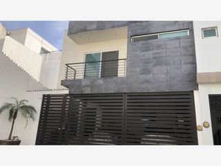 Casa en Venta en Cumbres Elite