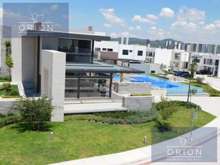 Casa nueva en venta en Queretaro Juriquilla dentro de condominio con alberca